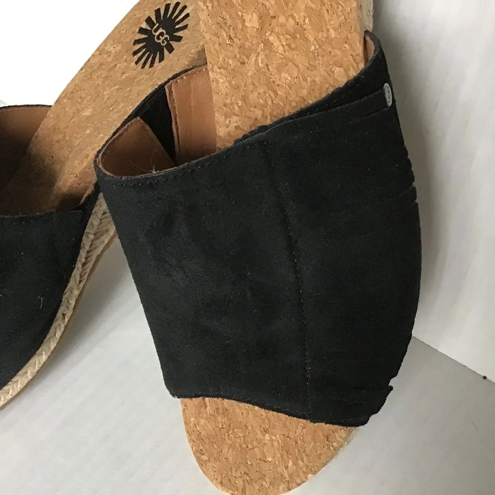UGG cork wrapped black